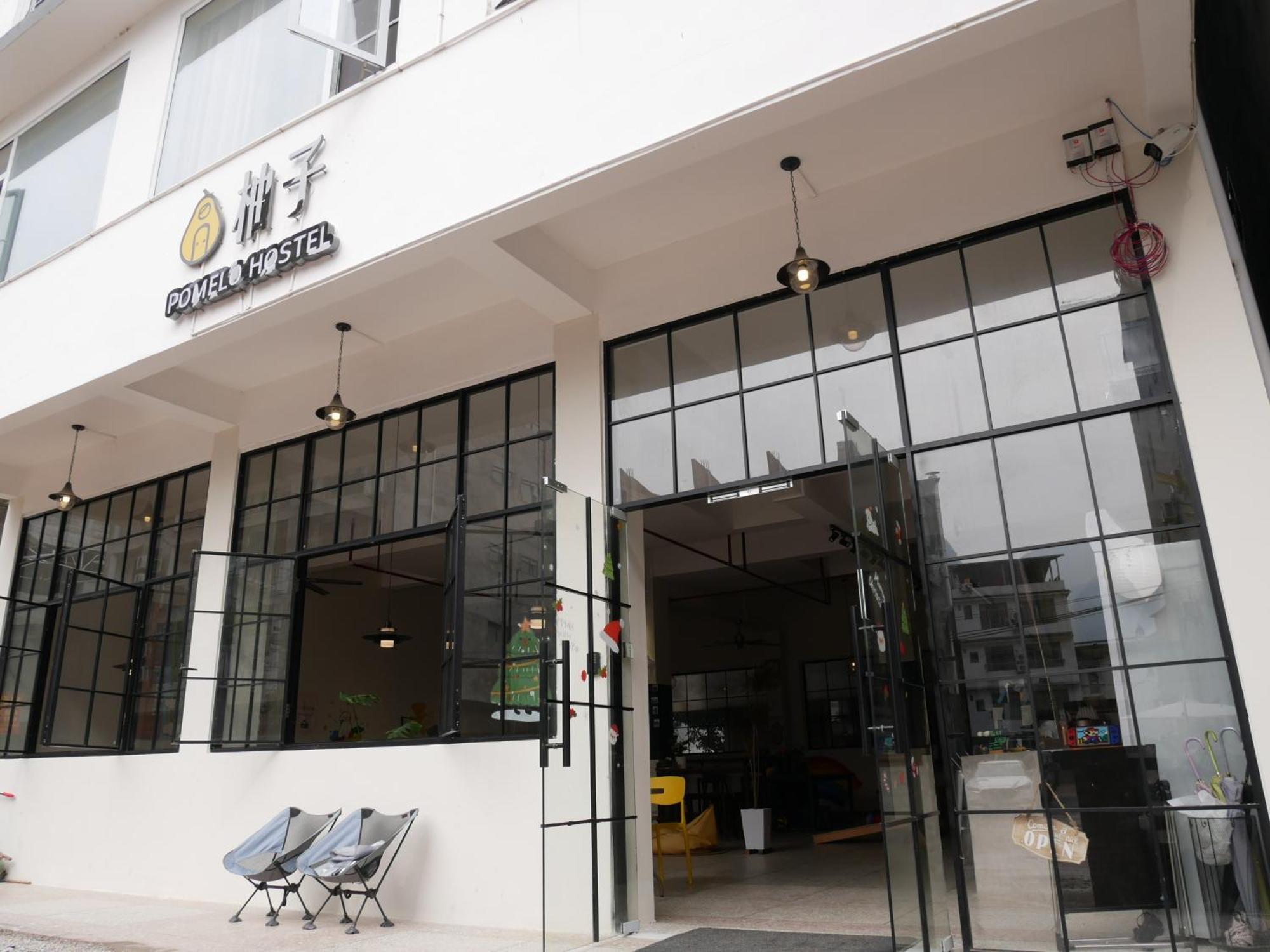 Pomelo Hostel Xingping Yangshuo Bagian luar foto