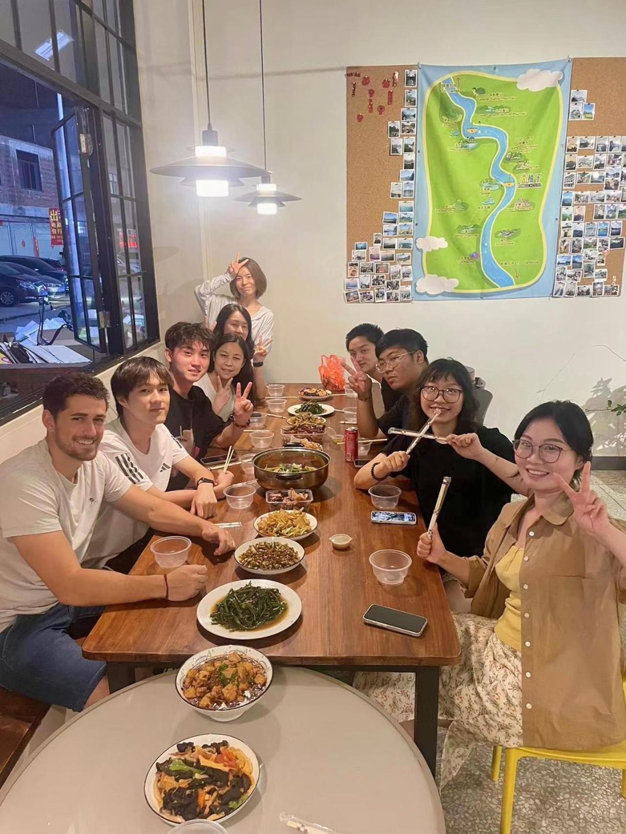 Pomelo Hostel Xingping Yangshuo Bagian luar foto